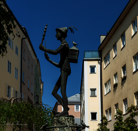 fileadmin/roha/images_galerie/orte_landschaft/Salzburg/Fassaden_und_Details/SA-PAPAG-0001-D-roha-Salzburg-Papagenobrunnen.png