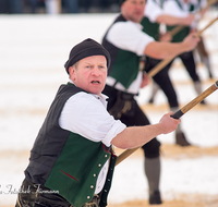 fileadmin/roha/images_galerie/brauchtum/Schnalzen/Schoenram-Gauschnalzen/BR-SCHNA-300-1221-D-roha-Brauchtum-Aper-Schnalzen-Goassl-Schoenram-Winter-Rupertigau-Rupertiwinkel.png