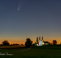 fileadmin/roha/images_galerie/Baum-natur-garten/Natur-Himmel-Nachthimmel/LANDS-HIM-NA-KOM-0003-D-roha-Landschaft-Himmel-Nacht-Komet-Neowise-Maria-Buehel.png