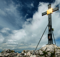 fileadmin/roha/images_trauerdruck/Trauerdruck-Seite-5/Sterbebild-Hochstaufen-Gipfelkreuz.png