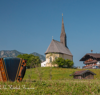 fileadmin/roha/images_galerie/orte_landschaft/Inzell/MU-VO-ZIACH-EINS-0001-D-roha-Musik-Volksmusik-Ziach-Inzell-Einsiedl.png