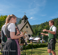 fileadmin/roha/images_galerie/orte_landschaft/Piding/Piding-Feste-Theater-usw/BR-ALMM-STEIN-ALM-1101-01-D-roha-Brauchtum-Almmesse-Piding-Steineralm-Kapelle-Musikkapelle-Aufham.png