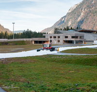 fileadmin/roha/images_galerie/orte_landschaft/Ruhpolding/RUH-BIATH-0023-D-roha-Ruhpolding-Chiemgau-Arena-Biathlon-Schneeband-Loipe-Stadion.png