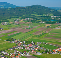 fileadmin/roha/images_galerie/orte_landschaft/Salzburg/Gaisberg-Flughafen-Wals/SA-FLUG-0010-D-roha-Salzburg-Flugaufnahme-Hoegl.png