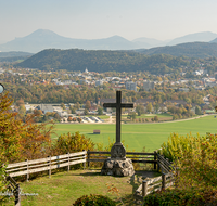 fileadmin/roha/images_galerie/orte_landschaft/Bad_Reichenhall/BAD-REI-PAN-STADT-0003-D-roha-Bad-Reichenhall-Stadt-Panorama-Herbst-Kreuz.png