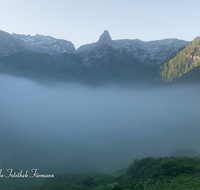 fileadmin/roha/images_galerie/orte_landschaft/Berchtesgaden/Nationalpark_Klausbachtal_Wimbachtal_-Klamm/BGD-NAT-FUNT-0007-D-roha-Berchtesgaden-Nationalpark-Funtensee-Almhuette-Schottmalhorn-Nebel.png