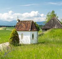 fileadmin/roha/images_galerie/kirche_religion/Laufen_-_Leobendorf/KKKM-LAUF-FRO-0004-D-roha-Kapelle-Laufen-Froschham-Rupertiwinkel.png