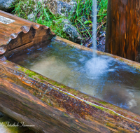 fileadmin/roha/images_galerie/Wasser-Brunnen/LANDA-BRUN-FRILLS-0007-D-roha-Landart-Brunnen-Frillensee-Wasser-Inzell.png