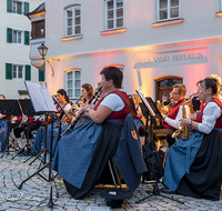 fileadmin/roha/images_galerie/orte_landschaft/Laufen/MU-BLA-LAUF-KON-2019-2043-D-roha-Laufen-Musikkapelle-Standkonzert-Rupertusplatz.png