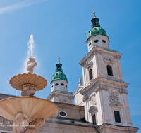 fileadmin/roha/images_galerie/orte_landschaft/Salzburg/Residenz-Kapitel-Mozartplatz/SA-RESID-PLA-0006-D-roha-Salzburg-Residenz-Platz-Brunnen-Dom.png