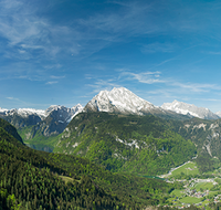 fileadmin/roha/images_galerie/orte_landschaft/Berchtesgaden/Jenner-Schoenau/BGD-SCHOEN-BRANDK-0002-D-P-roha-Berchtesgaden-Schoenau-Panorama-Koenigssee-Watzmann-Rodelbahn-Jenner-Hochkalter.png