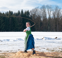 fileadmin/roha/images_galerie/brauchtum/Schnalzen/BR-SCHNA-TEI-1340-0-01-2019-D-roha-Brauchtum-Schnalzen-Teisendorf-Wimmern-Winter-Schnee.png