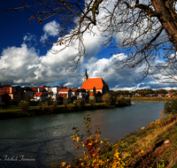 fileadmin/roha/images_galerie/orte_landschaft/Laufen/LAUF-SALZA-0095-1-D-roha-Laufen-Salzach-Schleife-Stiftskirche-Herbst.png