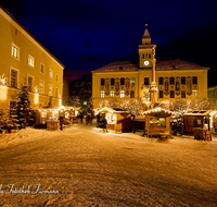 fileadmin/roha/images_galerie/brauchtum/Weihnachten/Christkindlmarkt-Bad-Reichenhall/BAD-REI-CHRIST-0051-D-roha-Bad-Reichenhall-Christkindlmarkt-Weihnachten-Rathaus-Schnee-Winter.png