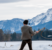 fileadmin/roha/images_galerie/brauchtum/Schnalzen/BR-SCHNA-TEI-1442-01-2019-D-roha-Brauchtum-Schnalzen-Teisendorf-Wimmern-Winter-Schnee-Hochstaufen.png