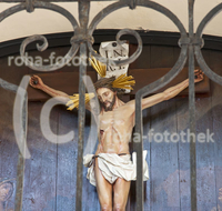 fileadmin/roha/images_galerie/kirche_religion/Salzburg/KKKM-SALZB-KAT-0001-D-roha-Kruzifix-Salzburg-Katakomben-Gitter_Kopie.jpg