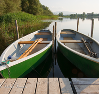 fileadmin/roha/images_galerie/dies_das/ABTS-SEE-BOOT-0001-D-roha-Abstdorfer-See-Steg-Fischer-Boot-Wasser-Ufer.png