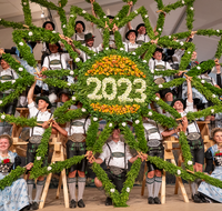 fileadmin/roha/images_galerie/orte_landschaft/Teisendorf/Gaufest-GauverbandI-Freitag14.-Sonntag23.Juli2023/BR-GAUFEST-TEIS-2023-2-2220-15-D-roha-Tracht-Gaufest-Teisendorf.png