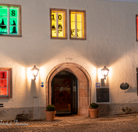 fileadmin/roha/images_galerie/orte_landschaft/Laufen/LAUF-STADT-WEIH-0031-D-roha-Laufen-Weihnachten-Rathaus-Nacht.png