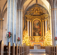 fileadmin/roha/images_galerie/orte_landschaft/Laufen/LAUF-STIFTSK-0011-D-roha-Laufen-Stiftskirche-Altar-Weihnachten.png