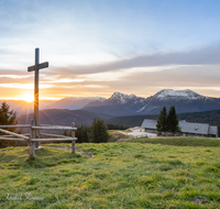 fileadmin/roha/images_galerie/orte_landschaft/Stoisser-Alm/SON-AU-STOISS-A-0002-0741-3-D-roha-Sonnenaufgang-Stoisser-Alm-Teisenberg.png