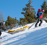 fileadmin/roha/images_galerie/Bergwacht/BERGW-UEB-PRED-2020-1433-01-D-roha-Bergwacht-Uebung-Predigtstuhl-Akja-Winter.png