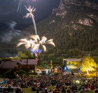 fileadmin/roha/images_galerie/brauchtum/Feuerwerk/MU-KL-PHIL-THUMS-2019-2208-03-D-roha-Musik-klassisch-Philharmonie-Bad-Reichenhall-Thumsee-brennt-Feuerwerk.png