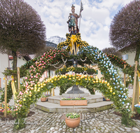 fileadmin/roha/images_galerie/brauchtum/Ostern/BR-OST-BRUNNEN-0018-02-D-roha-Brauchtum-Ostern-Osterbrunnen-Bad-Reichenhall-Florianiplatz.png