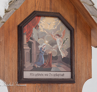 fileadmin/roha/images_galerie/kirche_religion/Berchtesgaden/Kunterweg-Rosenkranzweg/KKKM-BGD-RA-KU-0009-02-D-roha-Rosenkranzstation-Weg-Ramsau-Kunterweg-Berchtesgaden-Maria.png