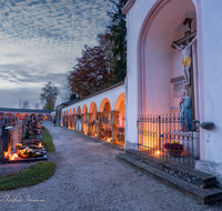 fileadmin/roha/images_galerie/kirche_religion/Teisendorf/KKKM-TEIS-FRIEDH-0013-D-M-roha-Kirche-Friedhof-Teisendorf-Grab-Allerheiligen-Brauchtum.png