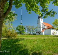 fileadmin/roha/images_galerie/orte_landschaft/Saaldorf/SAAL-STEINBR-0024-D-roha-Saaldorf-Steinbruenning-Kirche-Baum.png