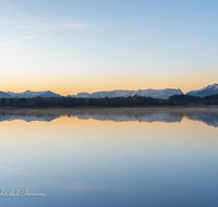 fileadmin/roha/images_galerie/orte_landschaft/Abtsdorf-Abtsdorfer-See/STIM-ABTS-SEE-0013-D-roha-Stimmung-Abtsdorf-See-Sonnenaufgang-Tennengebirge.png