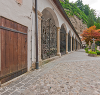 fileadmin/roha/images_galerie/orte_landschaft/Salzburg/St-Peter-Katakomben/SA-STPETER-FRIED-0013-D-roha-Salzburg-Friedhof-St-Peter-Grab-Gruft.png