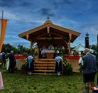 fileadmin/roha/images_galerie/orte_landschaft/Teisendorf/Gaufest-GauverbandI-Freitag14.-Sonntag23.Juli2023/BR-GAUFEST-TEIS-2023-3-1019-03-D-M-roha-Tracht-Gaufest-Teisendorf.png