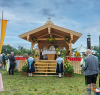 fileadmin/roha/images_galerie/orte_landschaft/Teisendorf/Gaufest-GauverbandI-Freitag14.-Sonntag23.Juli2023/BR-GAUFEST-TEIS-2023-3-1019-03-D-M-roha-Tracht-Gaufest-Teisendorf.png