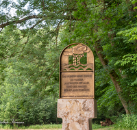 fileadmin/roha/images_galerie/kirche_religion/Ainring/KKKM-AINR-FRZ-03-03-D-roha-Stelen-Franziskus-Weg-Sonnengesang-Wasser.png