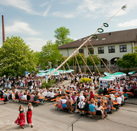 fileadmin/roha/images_galerie/brauchtum/Maibaum/Teisendorf/BR-MAIB-TEI-0073-D-roha-Brauchtum-Maibaum-Teisendorf-Marktplatz-Tracht.png