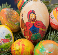 fileadmin/roha/images_galerie/brauchtum/Ostern/BR-OST-BRUN-EI-0015-D-roha-Brauchtum-Osterbrunnen-Bad-Reichenhall-Florianiplatz-Osterei-Straussenei-Frohe-Ostern.png