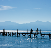 fileadmin/roha/images_galerie/orte_landschaft/Chiemsee/CHIE-STEG-0006-D-roha-Chiemsee-Steg-Malerwinkel-Montainbike-Stimmung-Gegenlicht.png