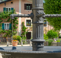 fileadmin/roha/images_galerie/orte_landschaft/Bad_Reichenhall/BAD-REI-FLO-0002-02-D-roha-Bad-Reichenhall-Florianiplatz-Brunnen-heiliger-Florian.png