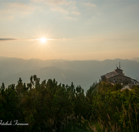 fileadmin/roha/images_galerie/orte_landschaft/Berchtesgaden/Kehlstein/BGD-KE-SU-0006-M-D-roha-Berchtesgaden-Kehlstein-Haus-Sonnenuntergang-Alpen.png