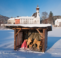 fileadmin/roha/images_galerie/orte_landschaft/Anger/Hoeglwoerth/BR-WEIH-ANG-HOEG-0031-D-roha-Brauchtum-Weihnachten-Anger-Hoeglwoerth-Krippe-Schnee.png