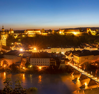 fileadmin/roha/Interessantes-in-Kurzform/BURGH-PAN-NA-0012-D-P-roha-Burghausen-Salzach-Burg-Panorama-Nacht-Stimmung.png