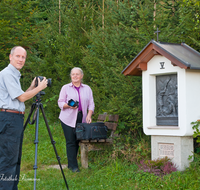 fileadmin/roha/images_galerie/Menschen/MEN-FOTOGR-0005-D-roha-Menschen-Fotograf-Auftrag-Stativ-Kreuzweg.png