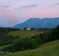 fileadmin/roha/images_galerie/orte_landschaft/Piding/PID-JOHAN-0003-D-roha-Piding-Johannishoegl-Abend-Mond-Untersberg.png