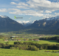 fileadmin/roha/images_galerie/Hintergrund-Download/2048x1152/PID-STROBL-0002-D-roha-Piding-_Strobl-Alm-Panorama-Untersberg-Lattengebirge-Steinernes-Meer-Fruehling.jpg