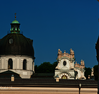 fileadmin/roha/images_galerie/orte_landschaft/Salzburg/Kolleg-Plain-Sebast-Franzis-Mich/SA-KOLL-KIR-0001-D-roha-Salzburg-Kollegienkirche-Kirchturm-Kuppel-Uhr.png