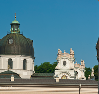 fileadmin/roha/images_galerie/orte_landschaft/Salzburg/Kolleg-Plain-Sebast-Franzis-Mich/SA-KOLL-KIR-0001-D-roha-Salzburg-Kollegienkirche-Kirchturm-Kuppel-Uhr.png