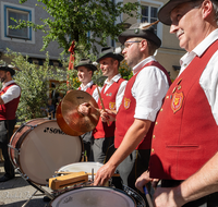 fileadmin/roha/images_galerie/orte_landschaft/Teisendorf/Teisendorf-Marktstrasse-Konzert/TEI-MA-STA-KON-2024-1-4122-D-roha--Teisendorf-Marktstrasse-Standkonzert.png