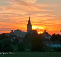 fileadmin/roha/images_galerie/orte_landschaft/Teisendorf/TEI-SU-0019-D-roha-Teisendorf-Sonnenuntergang-Kirche.png